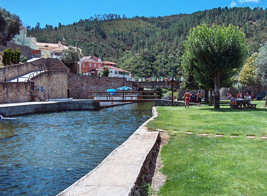 Pampilhosa da Serra_praia fluvial do Pessegueiro