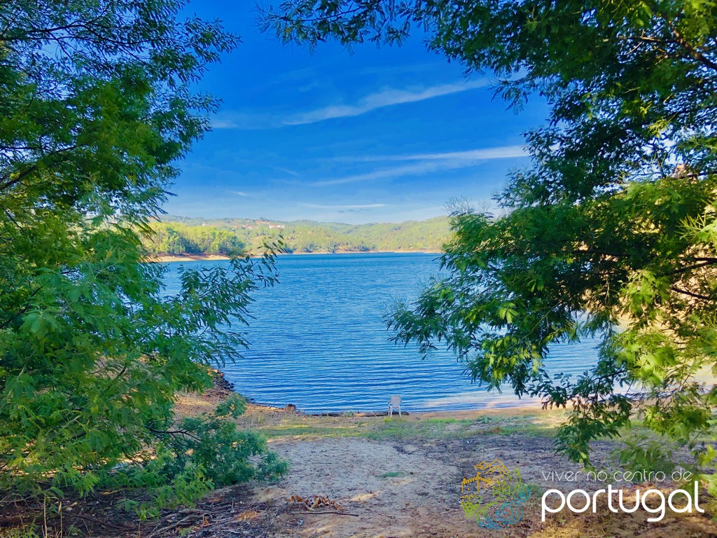 Plage de la rivière Alqueidão